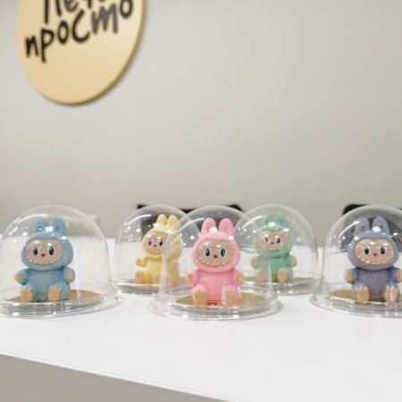 Фигурка из белого бельгийского шоколада с маршмеллоу «Лабубу»